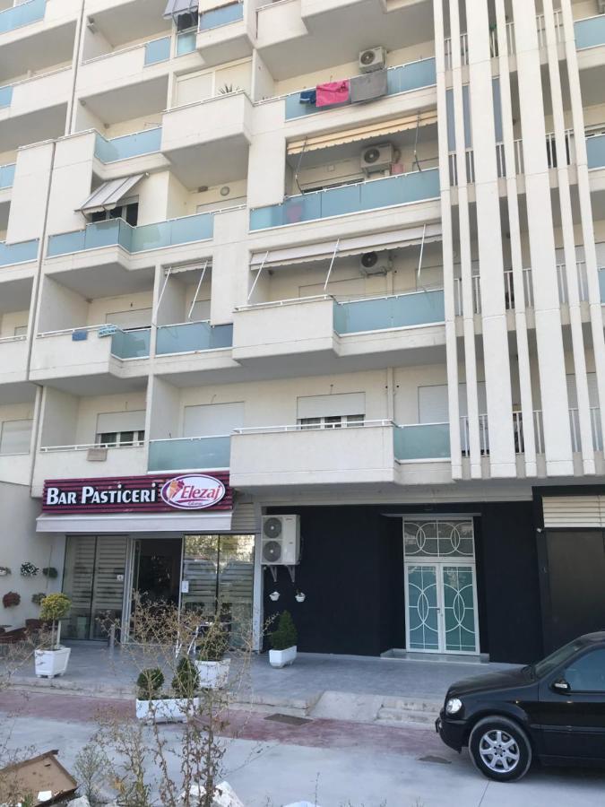 Lucky Lux Apartment Vlorë Exteriör bild