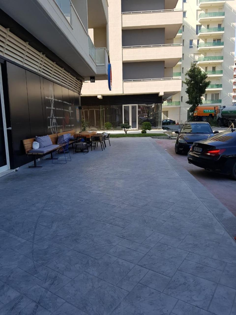 Lucky Lux Apartment Vlorë Exteriör bild
