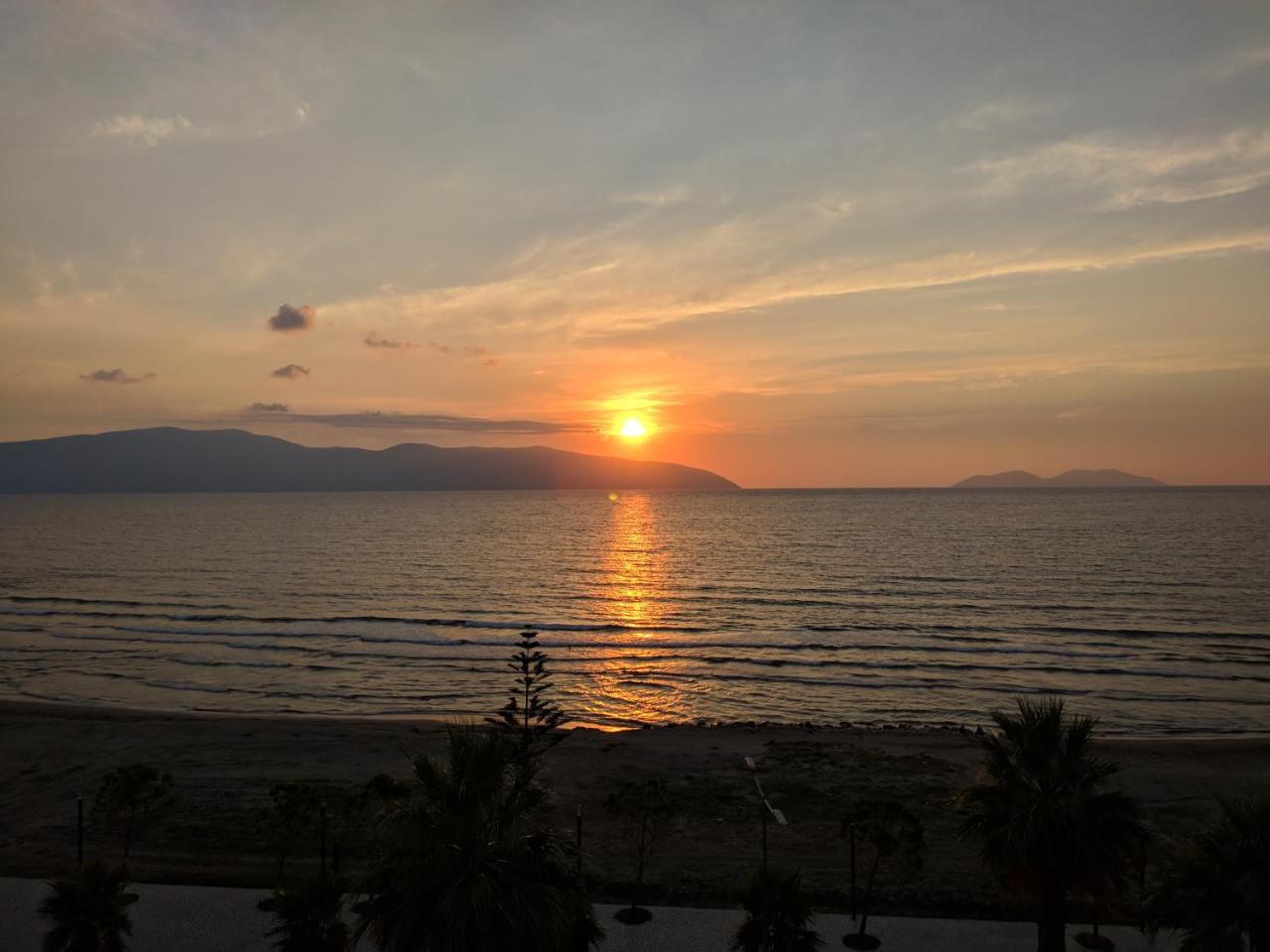 Lucky Lux Apartment Vlorë Exteriör bild