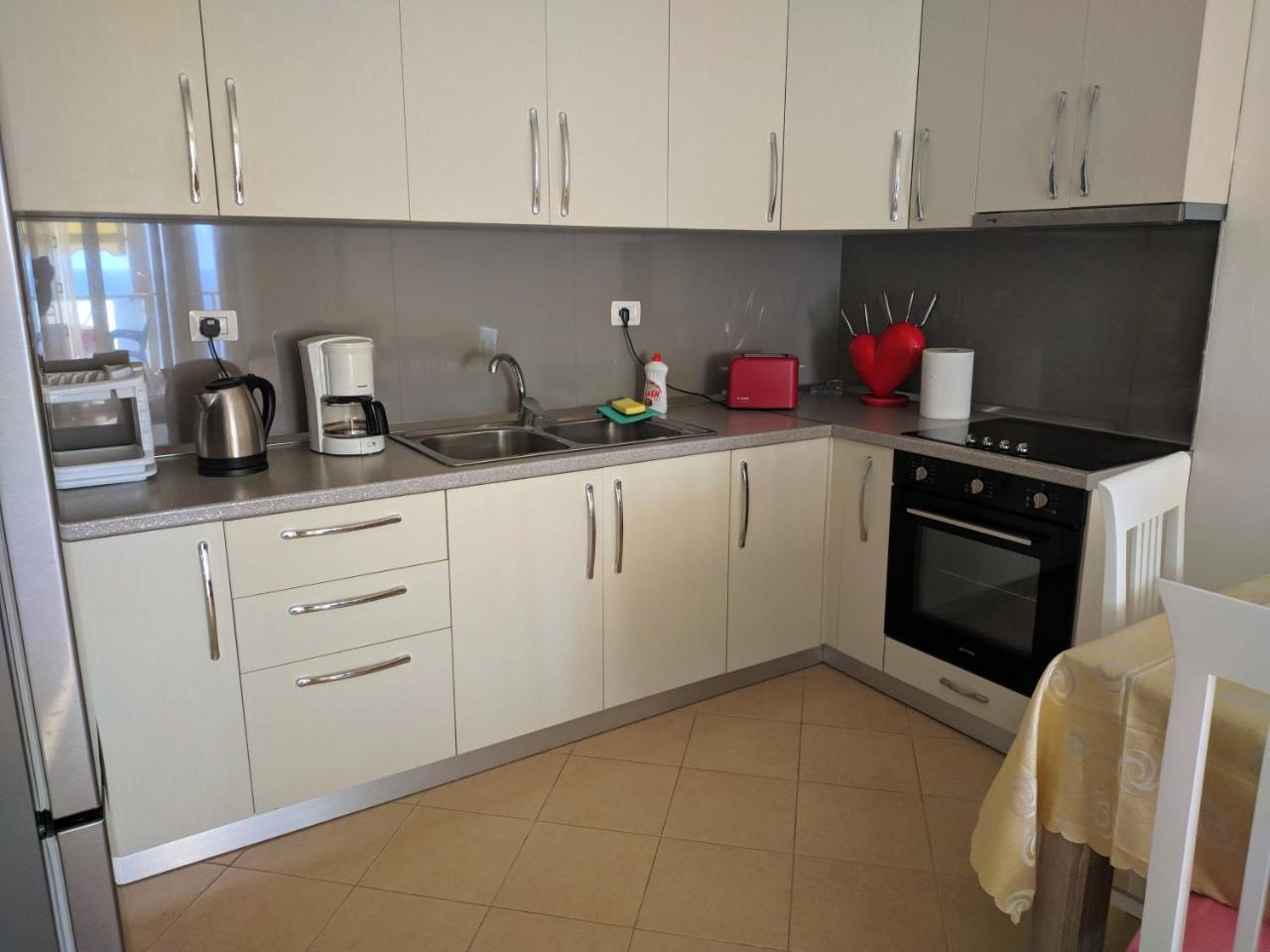 Lucky Lux Apartment Vlorë Exteriör bild
