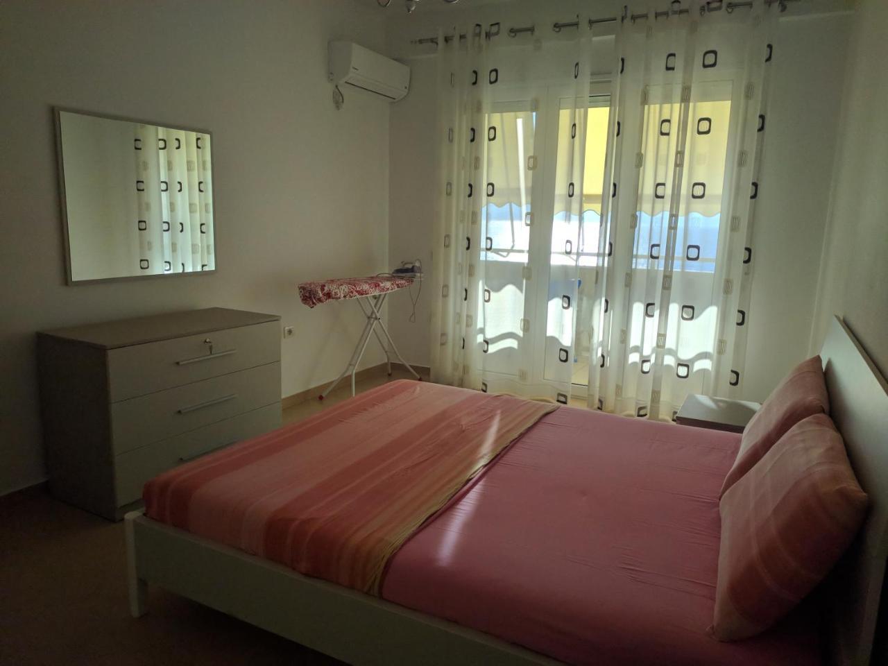 Lucky Lux Apartment Vlorë Exteriör bild