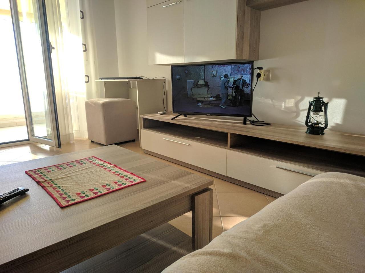 Lucky Lux Apartment Vlorë Exteriör bild